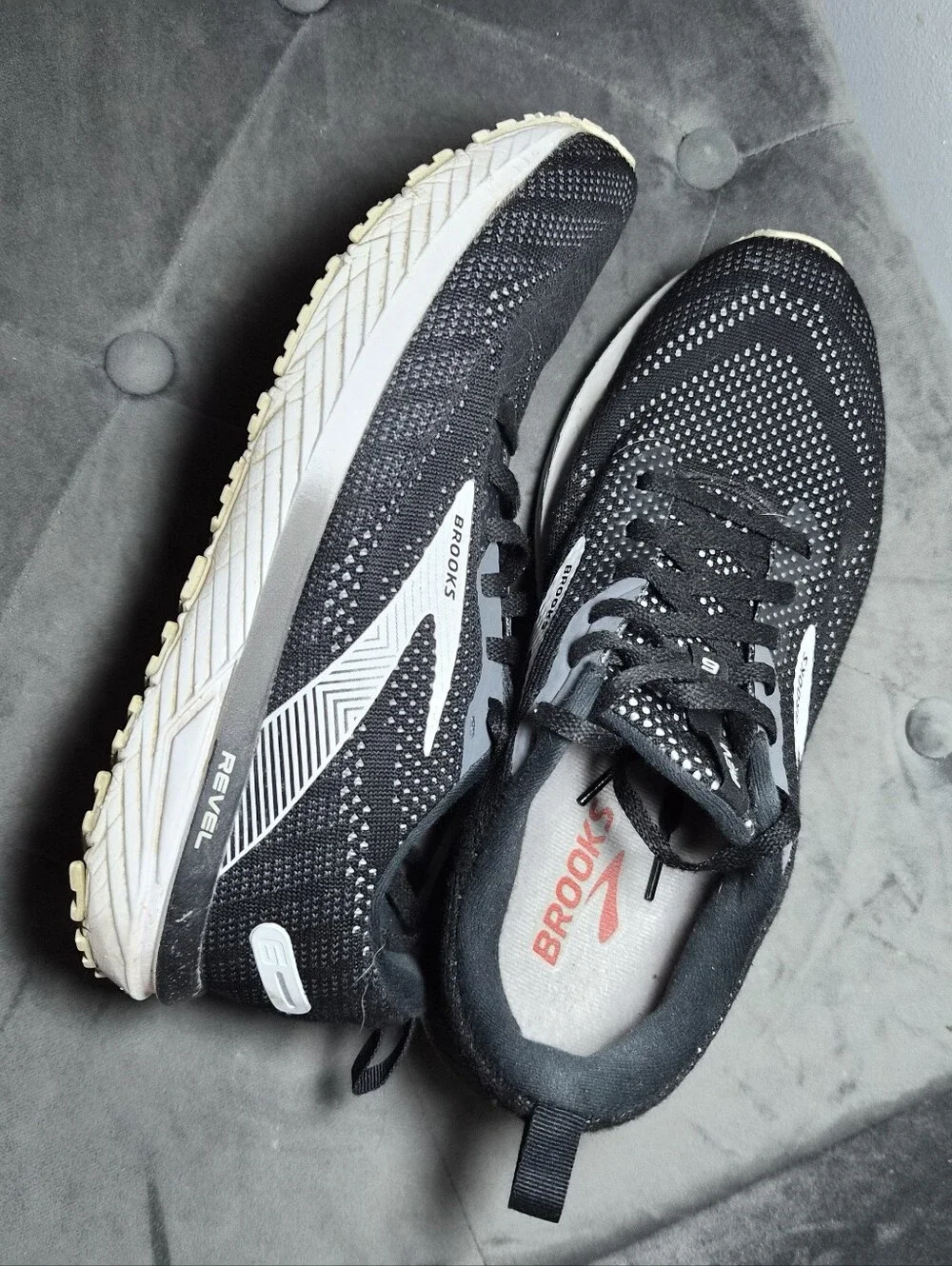 Brooks Revel Running Shoes 8.5 Medium B - Black with White Accents - Picture 9 of 9